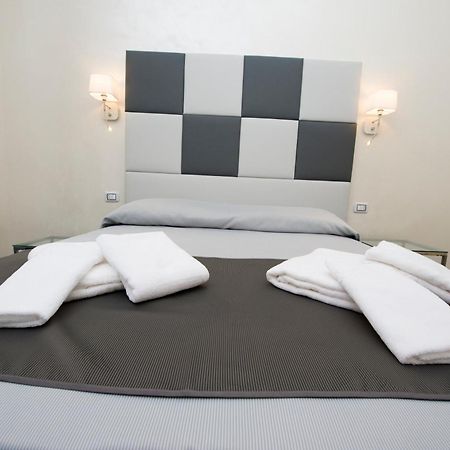 Grey&White Hotel Rome Kamer foto